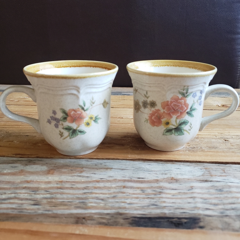 Cottagecore, vintage style teacups
